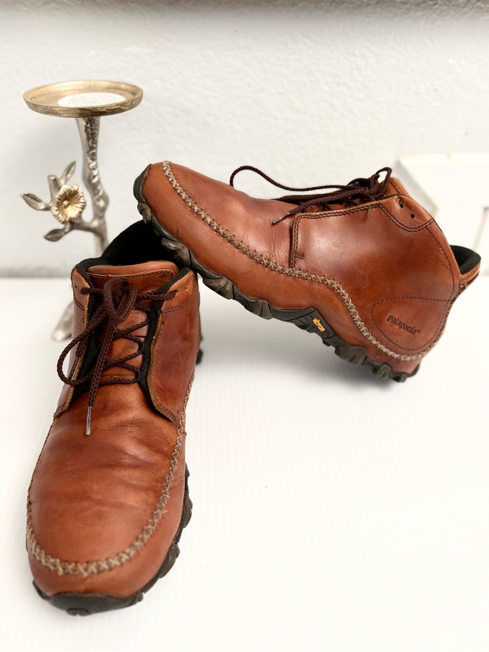 Patagonia Men's Tan Leather Chukka Moc Toe Hiking Vibram Men's Boots Size 11.5
